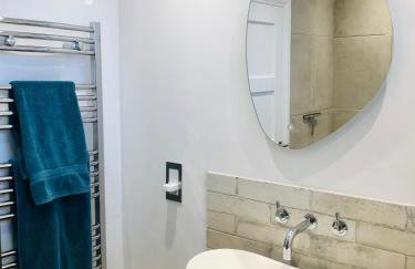 The Cuckoo's Retreat - Luxurious home with private garden & jacuzzi - Photo 42