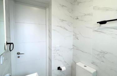 Beach Retreat 2 BR Apartment - Photo 21