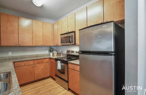 West Campus Accommodations Pool and King Bedrooms - Foto 15