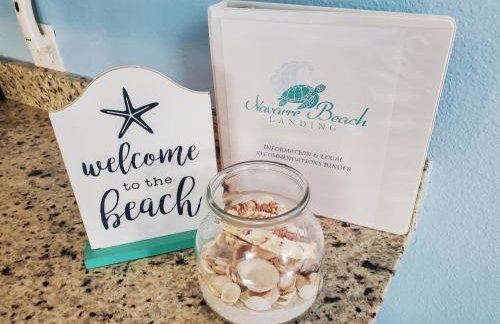 Navarre Beach Landing - Beach Gear Included - Walk to Beach - Sunset Views - Foto 48