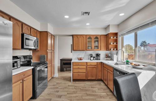 Strip-side Villa Pool, Mini Golf, Casino games - Foto 14