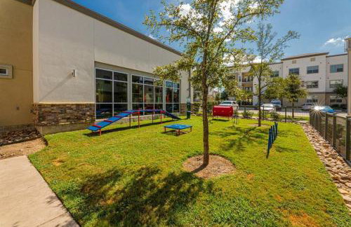 Luxe 2B/2B Getaway - Pool, Gym, Garage, Pet Wash - Foto 4