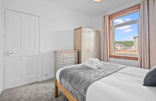 Whiteside 3 Bedroom Apartment - Bathgate - Photo 8