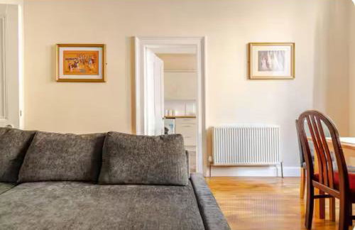 3 Bed Central Apartment - Pet Friendly & Parking - Foto 6