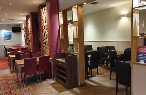 Cozy 3 bedroom Caravan, Sleeps 8, at Parkdean Newquay Holiday Park - Foto 94