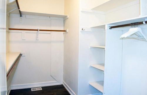 3BR Mountain Retreat with 2 Executive Suites & Scenic Views Sleeps 6 - Photo 14