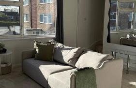 Spacious 3 Bed Apartment In Central Horsham - Photo 37