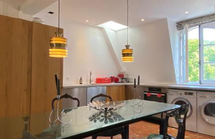 Signature topfloor flat in a shared XIX century Mansion in Western Paris - Foto 24