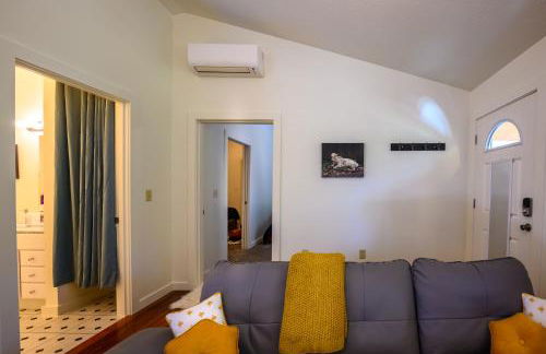 Blue House - private 2 bed, 2 bath home with garage - Photo 13