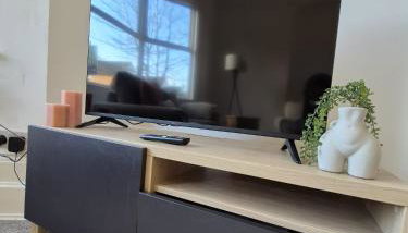 Beautiful 5-Bedroom home with Free Parking - Foto 4