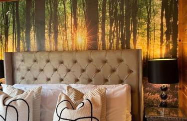 Otter 1 - Private Hot Tub - Bali Inspired Lodge - Bath - Longleat - Wiltshire - Photo 39