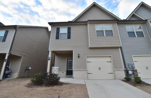 Stay in a brand new townhome in Winder! - Foto 2