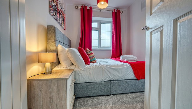 Modern 3 Bedroom 2 Bath House with Parking, Wednesbury, Birmingham - Foto 2, Zimmer