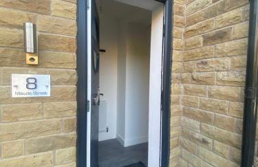 3- Bedroom House -Private Parking - contractors welcome- 2 Min M62 - Foto 27