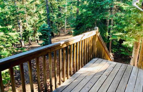 Adventure Awaits 3King Bed,2Bath Log Cabin in heart of Duck Creek Village! - Foto 18