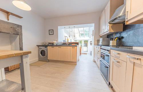 Tastefully decorated, family friendly property, central Kirkby Lonsdale, parking and EV charger - Photo 13