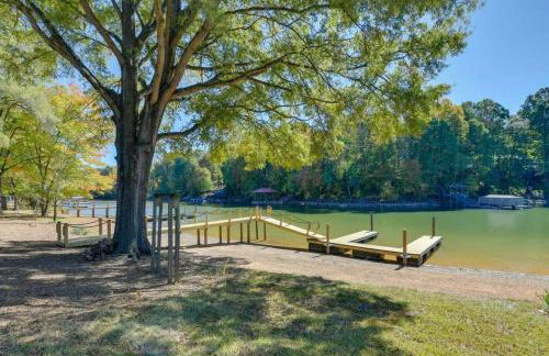 Tranquil Lakefront Carriage House with Dock - Foto 28