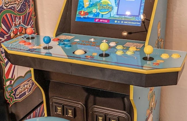 New Listing! Stylish 4 Bdrm W/pool and Game Room - Foto 35