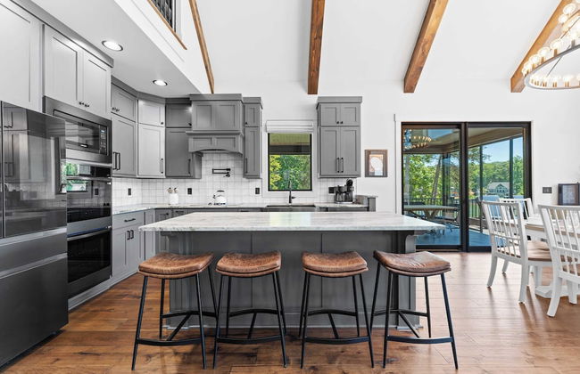 Blue Heron & Gray Fox by Avantstay 2 Lakefront Homes, Sleeps 44 Pool, Dock, Theater - Foto 14