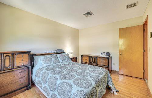 Watertown Home with Yard 1 Mi to Echo Lake Park! - Foto 14