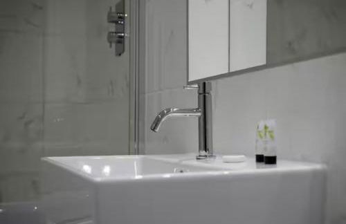 Super King Penthouse Minutes from Arndale Centre - Pass the Keys - Foto 8