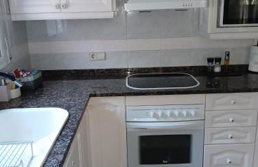 Near beaches large private patio, aircon & community pool - Foto 15