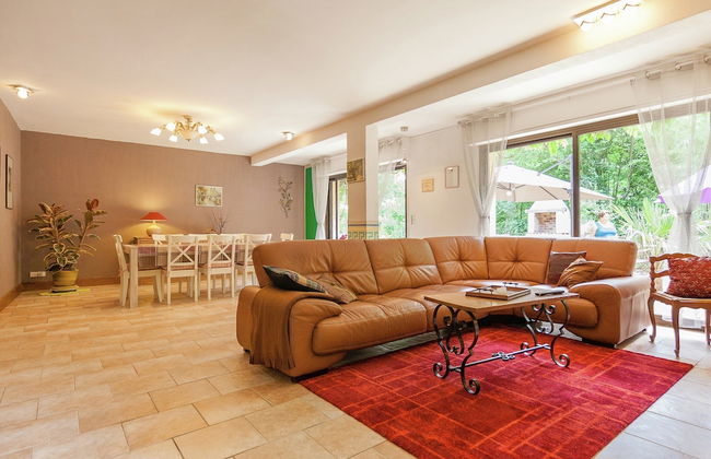 Spacious Farmhouse With Private Heated Pool in a Rustic Garden - Foto 31