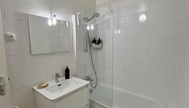 Typical Parisian apartment with balcony, Eiffel Tower - Foto 4