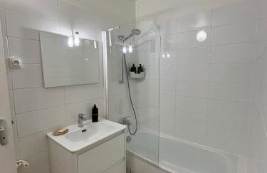 Typical Parisian apartment with balcony, Eiffel Tower - Foto 4