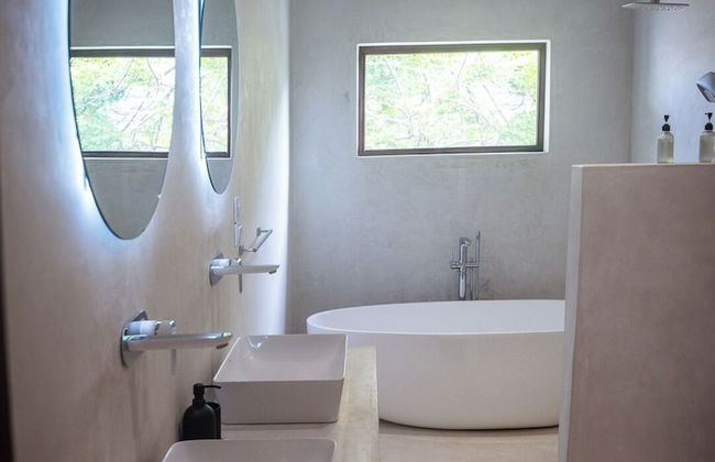 Solymar Staffed Beach Front Villa - Photo 73