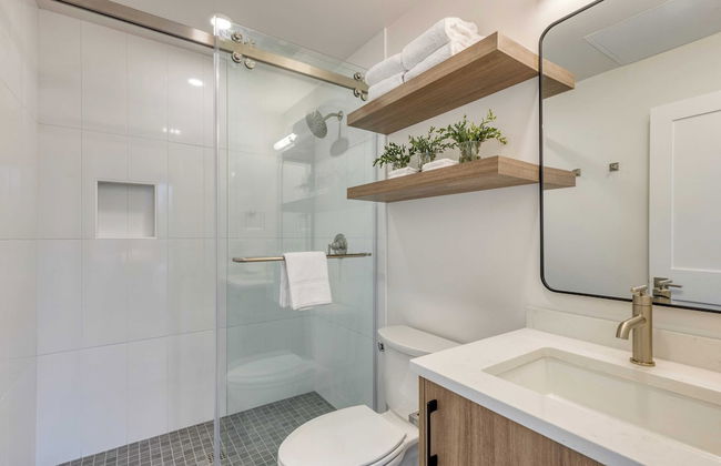 Sleeps 40! 8 Modern Units/20 Bdrs w/ Deck+hot Tub, 10mins to Downtown & Old Bend - Photo 43