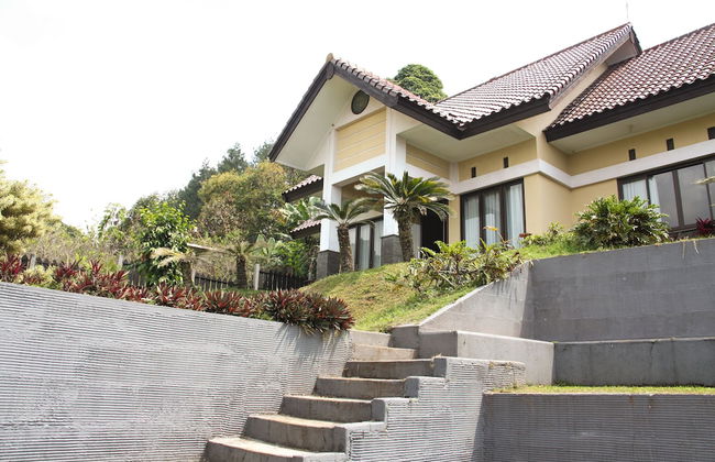 Aldeoz Ciater Cikole Villa Subang - Photo 13