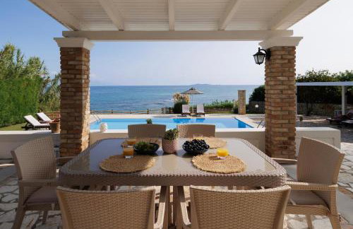 Beachfront Villa Victoras - With private beach - Foto 4