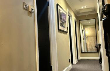 Large Modern Family Home in Murrayfield - Very close to City Centre - 10 mins by Direct Bus - Private Driveway & Garden - Foto 16