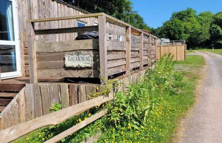 Postwood Gardens Balmoral Country Cabin - Photo 13