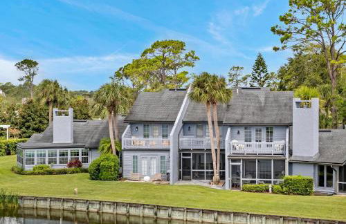 Beachy Vibes - 2BR w lake views & screened sunroom - Foto 48