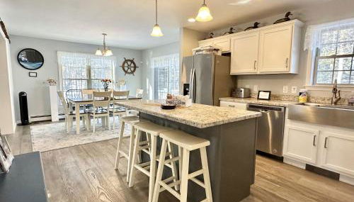 5BR Waterfront Hot Tub Kids Playscape Pets Family Compound! - Foto 4, dishwasher, toaster