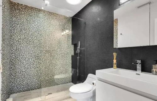 Modern Northwest Vacation Rentals in Miami - Photo 8