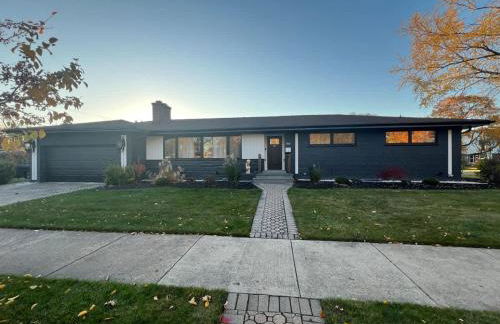 Casa 22 Luxury & Modern 3BD 2BA Home in Skokie - Photo 5