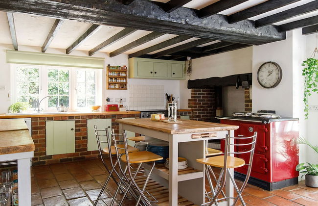 Tranquil Luxe in Country Cottage - Photo 8