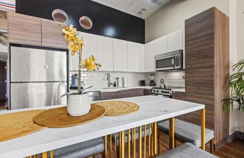 Heart of Downtown Dallas 2BR 2BA Getaway - Photo 5