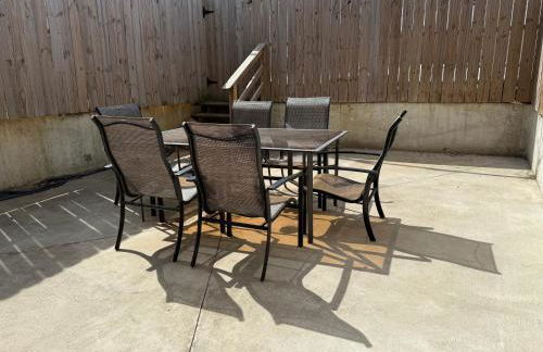 Charming 3BR 2BA with Private Patio - Foto 24