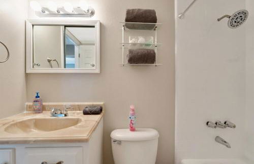 Exquisite Retreat with Heated Pool for 14 Guests, Pool Table Paradise! - Foto 43