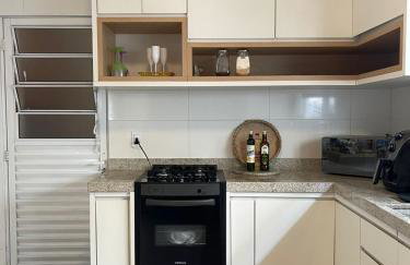 Casa Praia Grande 5min praia, 2 vagas, wi fi , 3 banheiros , piscina grande , freezer extra gelo , churrasqueira , até 9 pessoas - Photo 5