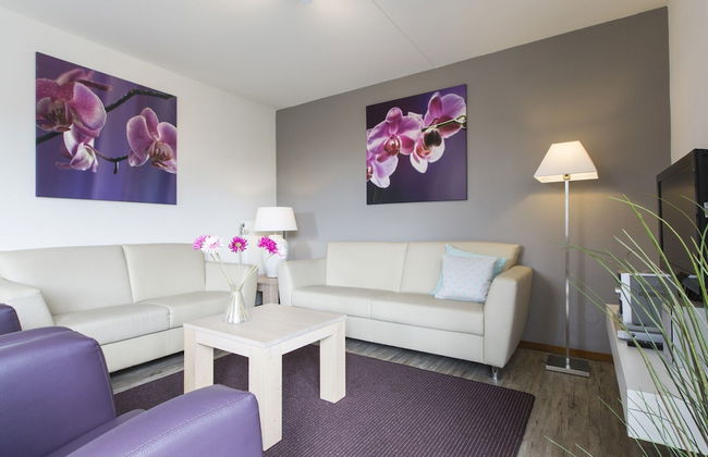 High-end Villa Nestled in Greenery - Photo 5