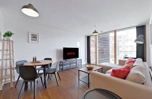 The Vizion serviced apartments from Pincott Properties - free parking, private balcony, and WiFi - Photo 56