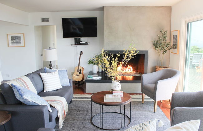 Bluff by Avantstay Gorgeous Malibu Getaway w/ Hot Tub & Spectacular Ocean Views - Photo 9