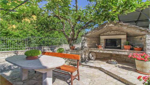 2 Bedroom Lovely Apartment In Gracisce - Foto 2