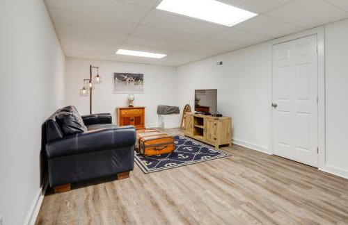 Walk to Pawcatuck River Family-Friendly Home! - Foto 14