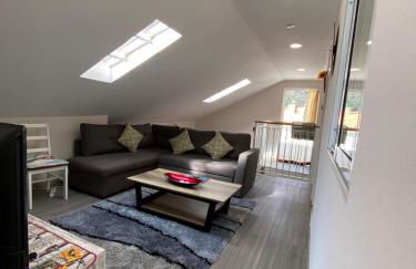 Lovely newly refurbished, 1 bedroom top floor apartment with sea views, fast WI-FI CABLE TV and Netflix - Foto 16